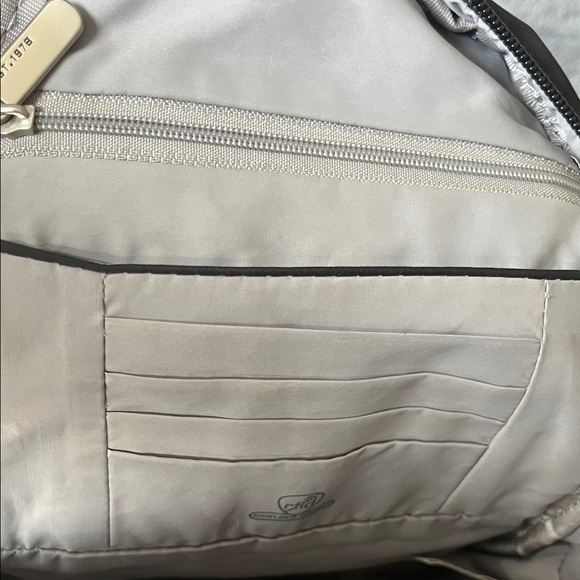 Travelon sling black multi pocket bag - Picture 6 of 7